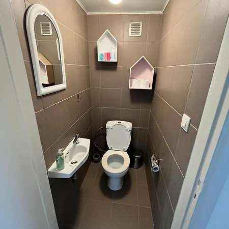 Spacious 2 Bedroom App In The Center With Balcony 根特