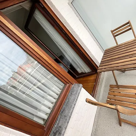 Spacious 2 Bedroom App In The Center With Balcony *