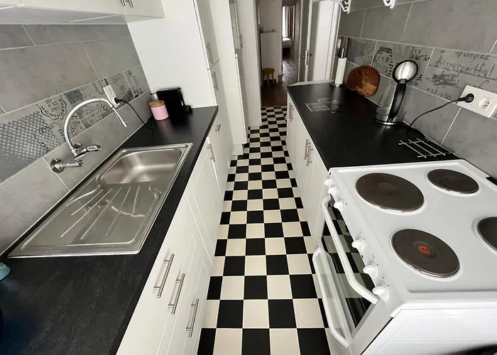 Διαμέρισμα Spacious 2 Bedroom App In The Center With Balcony *