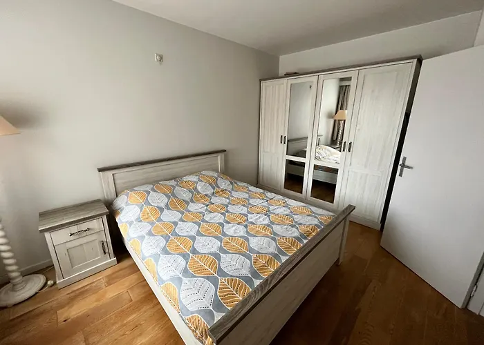 Spacious 2 Bedroom App In The Center With Balcony *