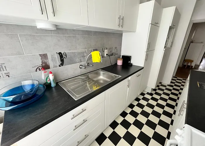 Spacious 2 Bedroom App In The Center With Balcony Διαμέρισμα *