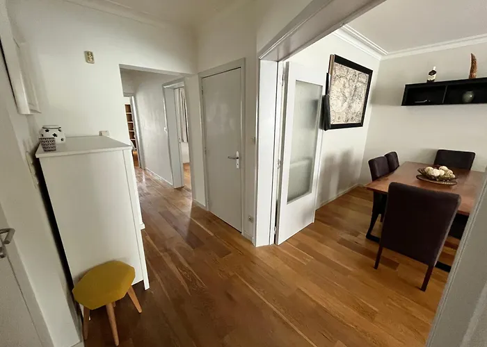 Апартаменти Spacious 2 Bedroom App In The Center With Balcony