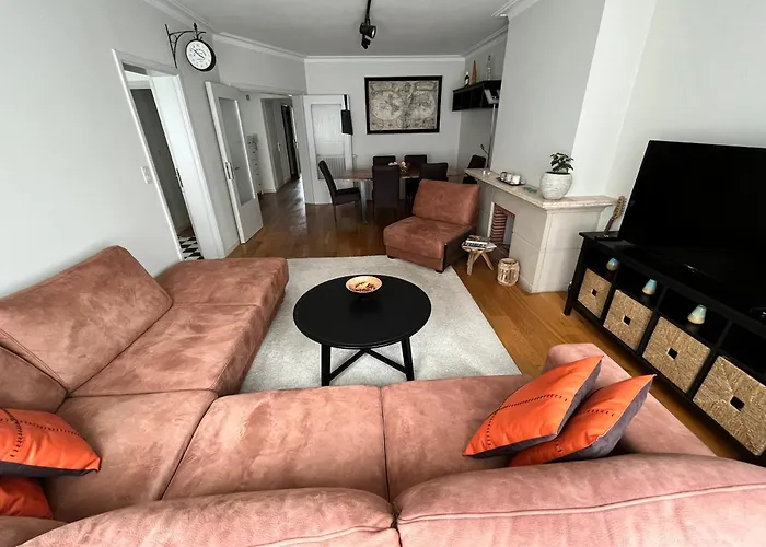 Διαμέρισμα Spacious 2 Bedroom App In The Center With Balcony *